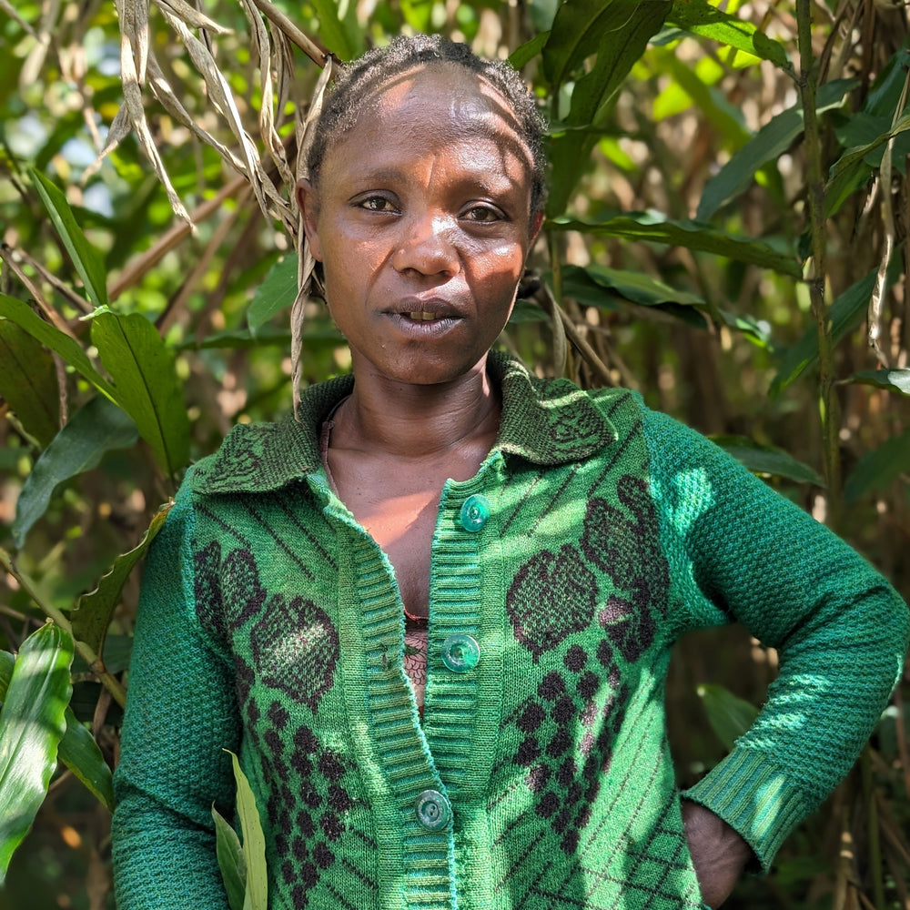 Ayelech_standing_with_a_grains_of_paradise_plant